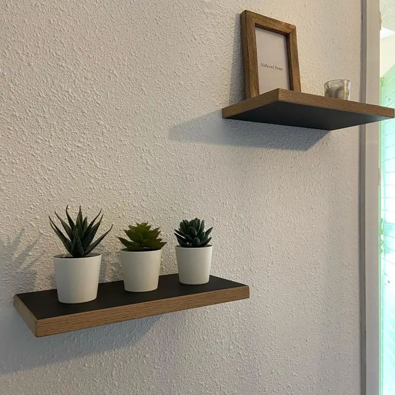 Divers aménagements/ décorations dans ce petit… — Mobilier Alliage Mobilier
