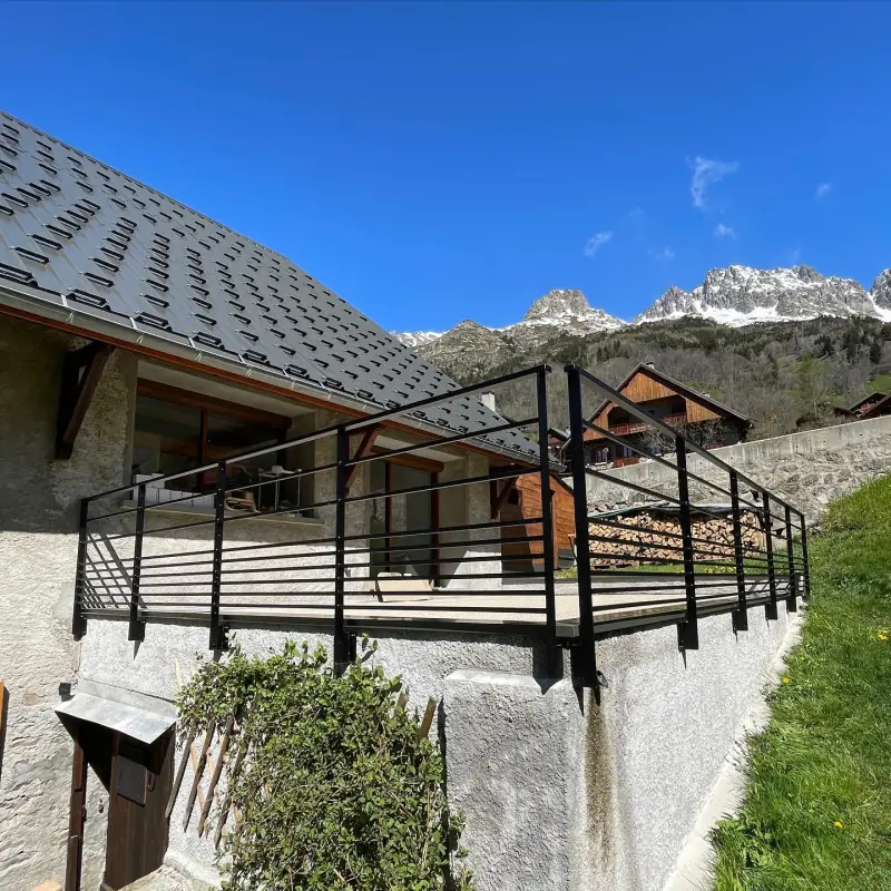 Garde-corps pour sécuriser la terrasse d’une maison a… — Garde-corps Alliage Mobilier