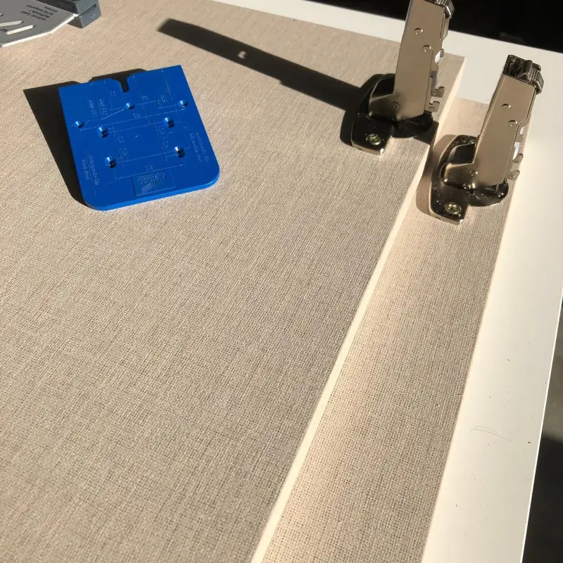 Grande penderie sur mesure en fabrication — Mobilier Alliage Mobilier