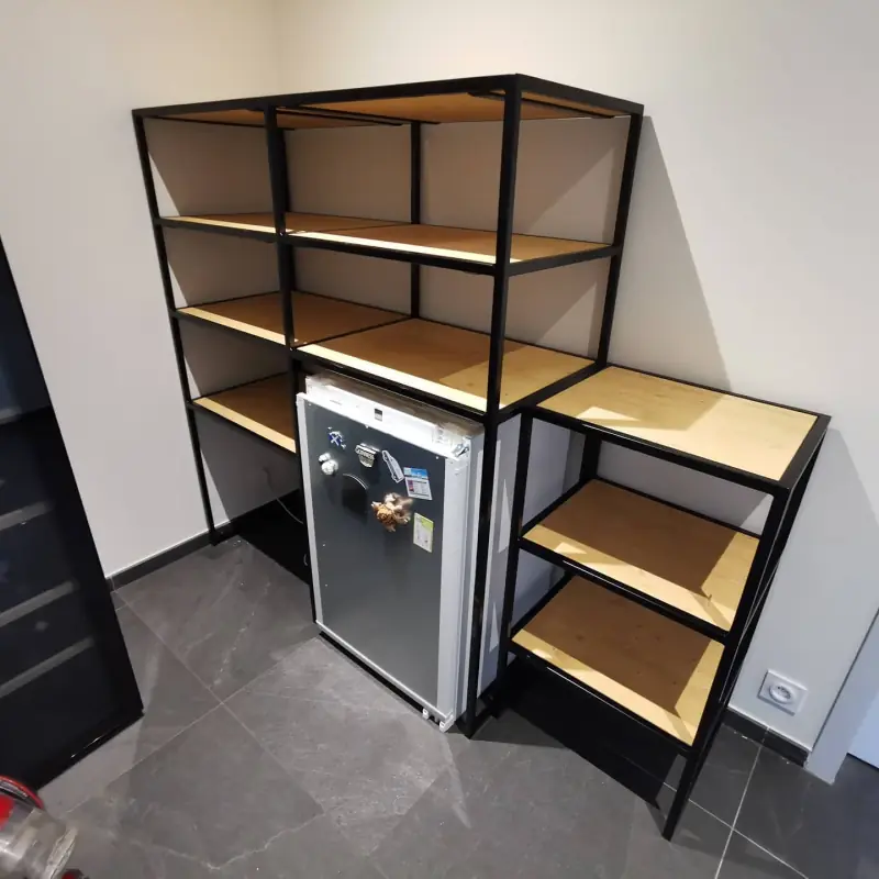 Meuble de rangement en acier et sapin huilé, simple et… — Mobilier Alliage Mobilier