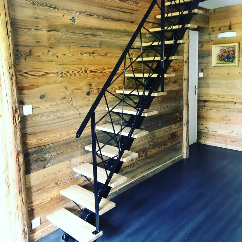 Moins de 3h pour le montage de cet escalier à limon… — Escaliers Alliage Mobilier