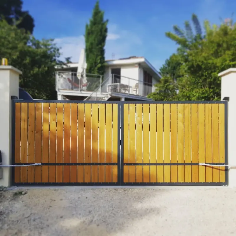 Portail sur mesure — Structures & extérieur Alliage Mobilier
