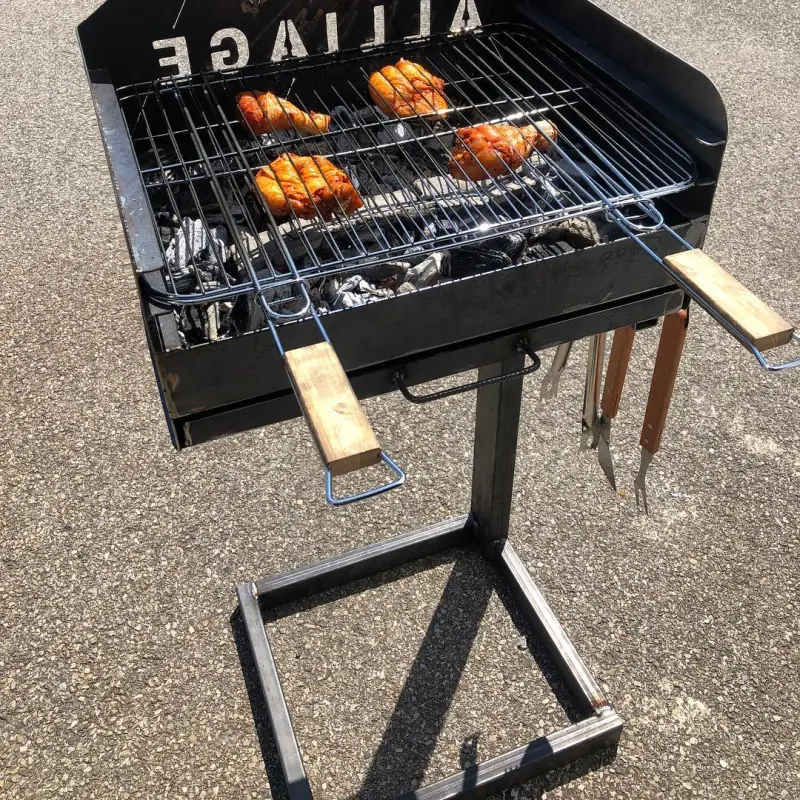 Premier BBQ de la société — Mobilier Alliage Mobilier